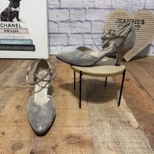 Vintage Werner Kern Italian Dance Shoes Silver Closed Toe Heels Size 6 US / UK 4